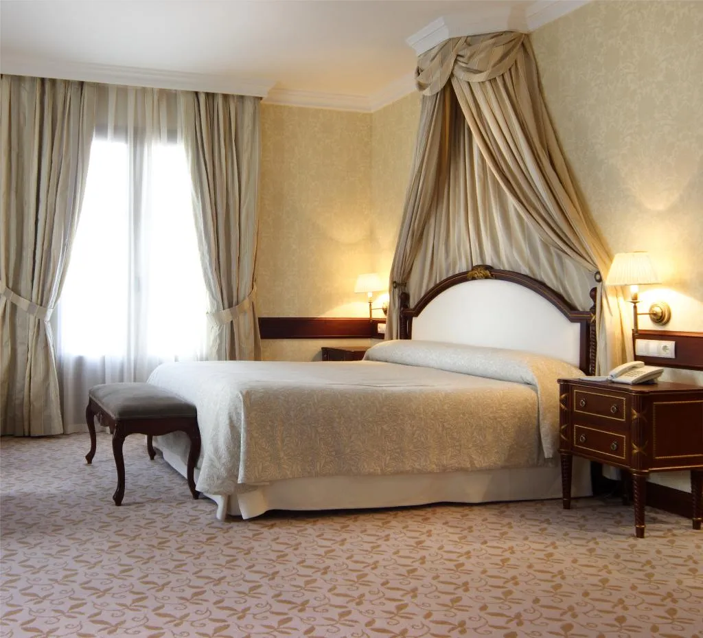 Room, Candido, Madrid