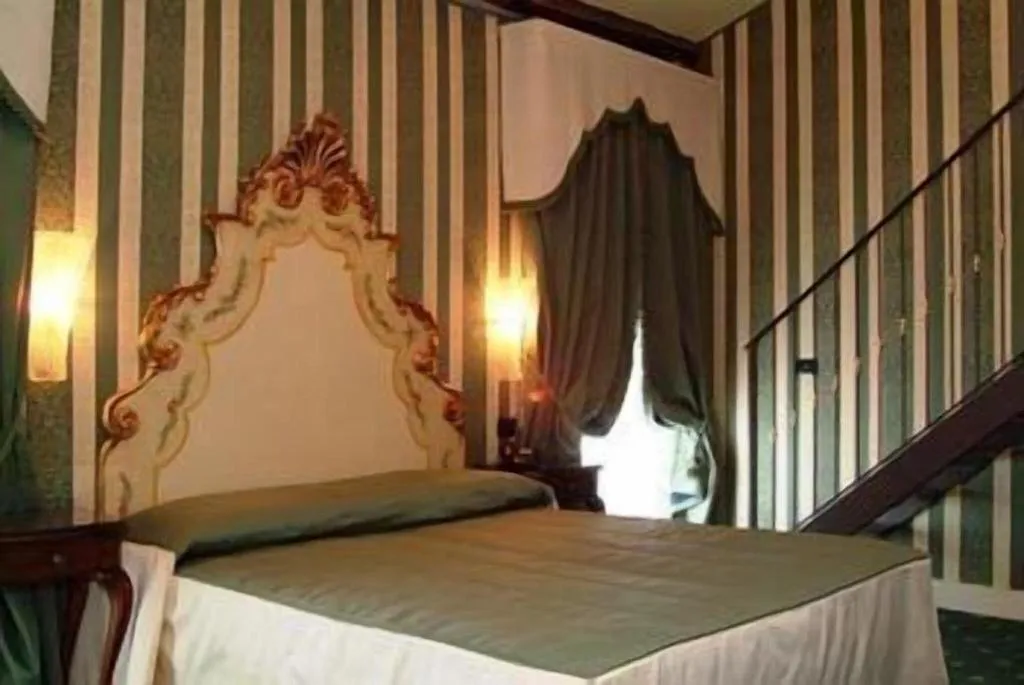 QUADRUPLE WITH DOUBLE BED Room, Hotel Belle Epoque, Venice