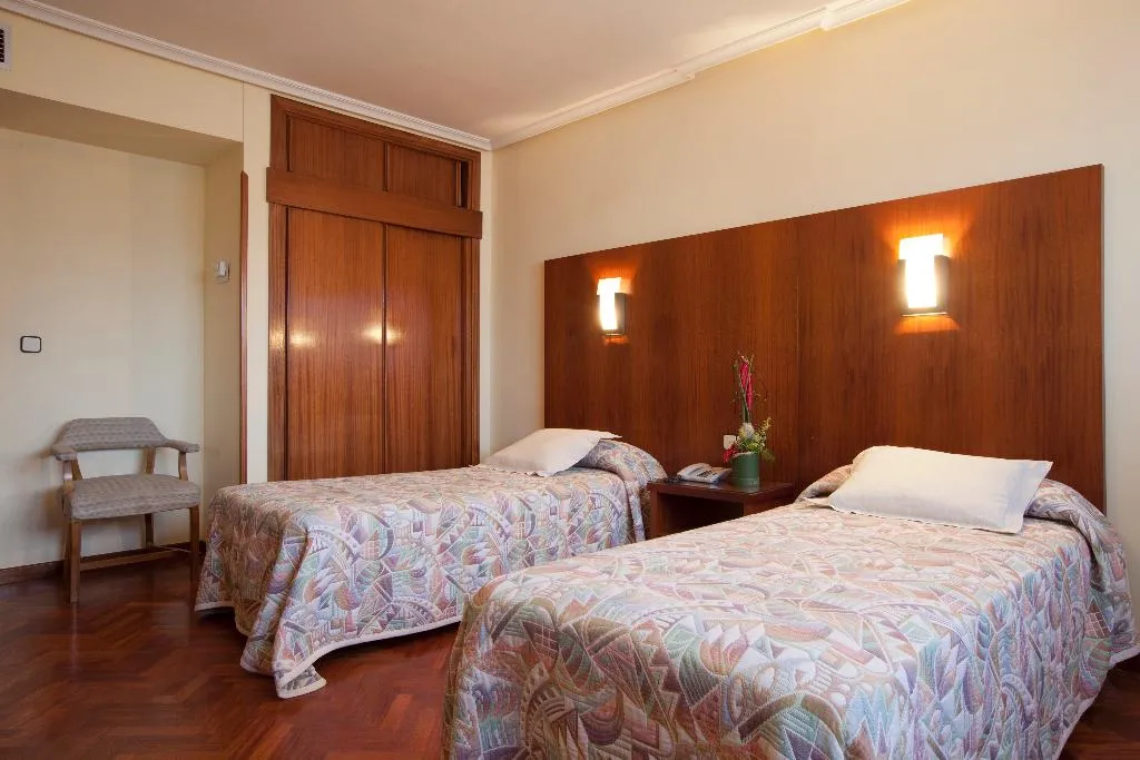 SINGLE STANDARD Room, Galaico, Madrid