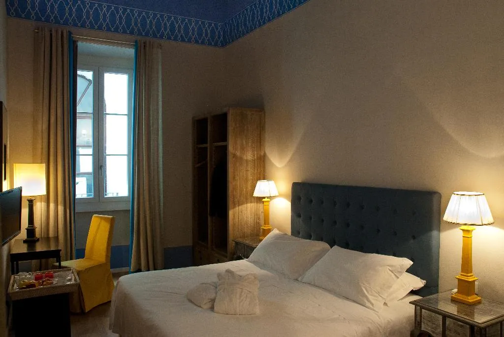 DOUBLE STANDARD Room, Black 5 Florence Suite, Florence