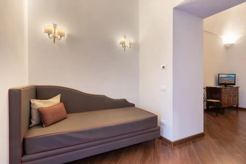 TRIPLE SUPERIOR Room, Decumani Hotel de Charme, Naples