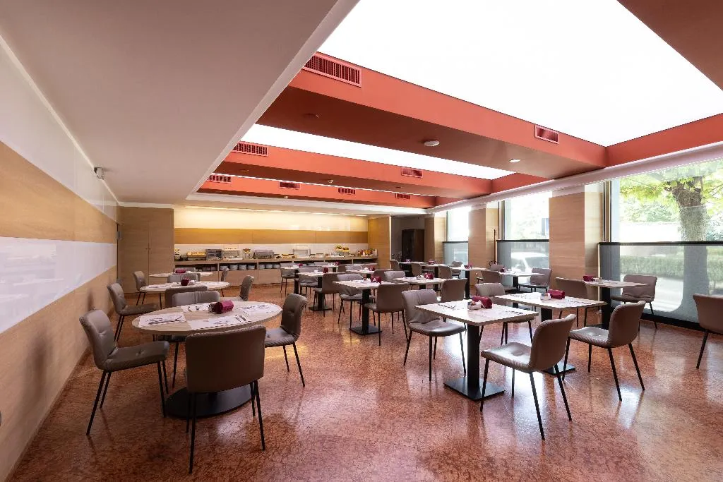 Restaurant, Royal Caserta Hotel, Naples