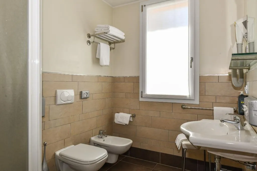 TRIPLE STANDARD Room, Vienna, Venice