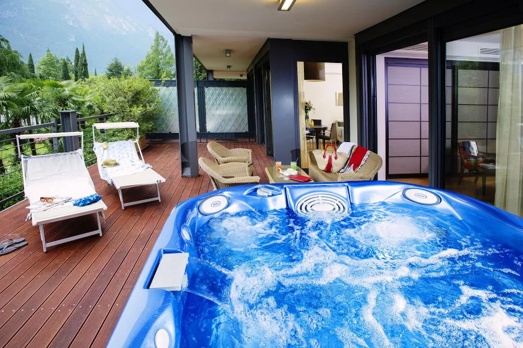 SUITE WITH JACUZZI Room, Grand Resort Du Lac Et Du Parc, Milan