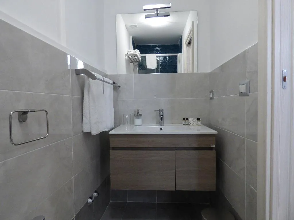DOUBLE DELUXE Room, B&B Monteoliveto 33, Naples