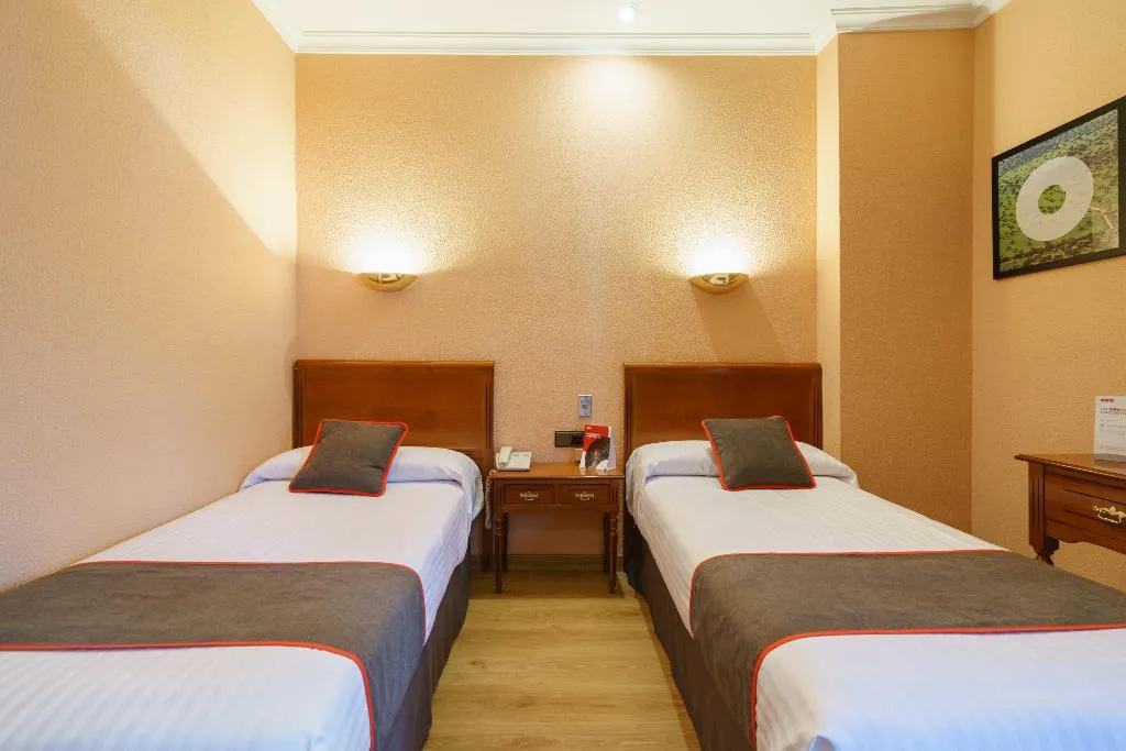 TRIPLE STANDARD Room, Los Castaños, Seville