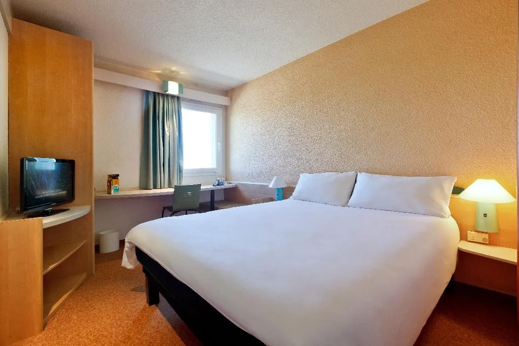 DOUBLE WITH DOUBLE BED Room, Ibis Guimaraes, Porto