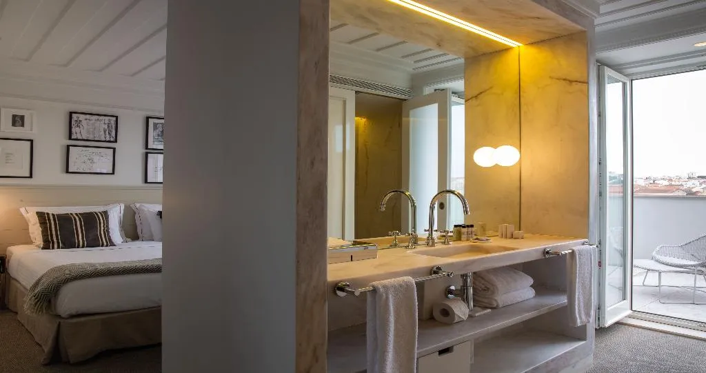 DOUBLE SUPERIOR WITH VIEWS Room, Lisboa Pessoa Hotel, Lisbon