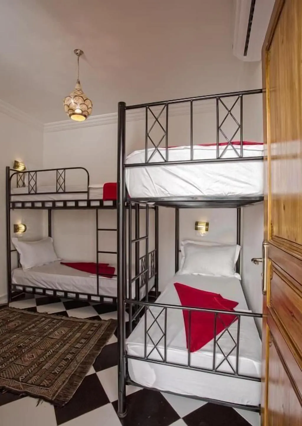 Room, Amour d'auberge, Marrakech