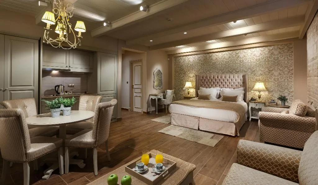 JUNIOR SUITE GARDEN VIEW Room, Kyniska Palace Conference & Spa, Athens