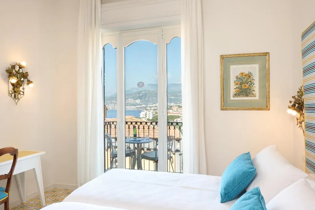 DOUBLE SUPERIOR Room, Grand Hotel Capodimonte, Naples