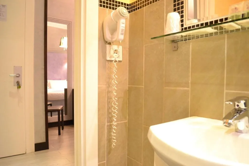 Room, Tiburtina House, Rome