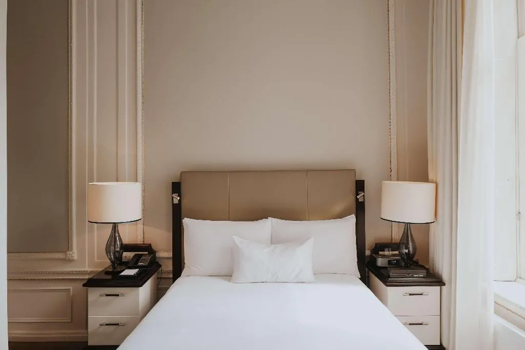 DOUBLE DELUXE QUEEN BED Room, Waldorf Astoria Amsterdam, Amsterdam