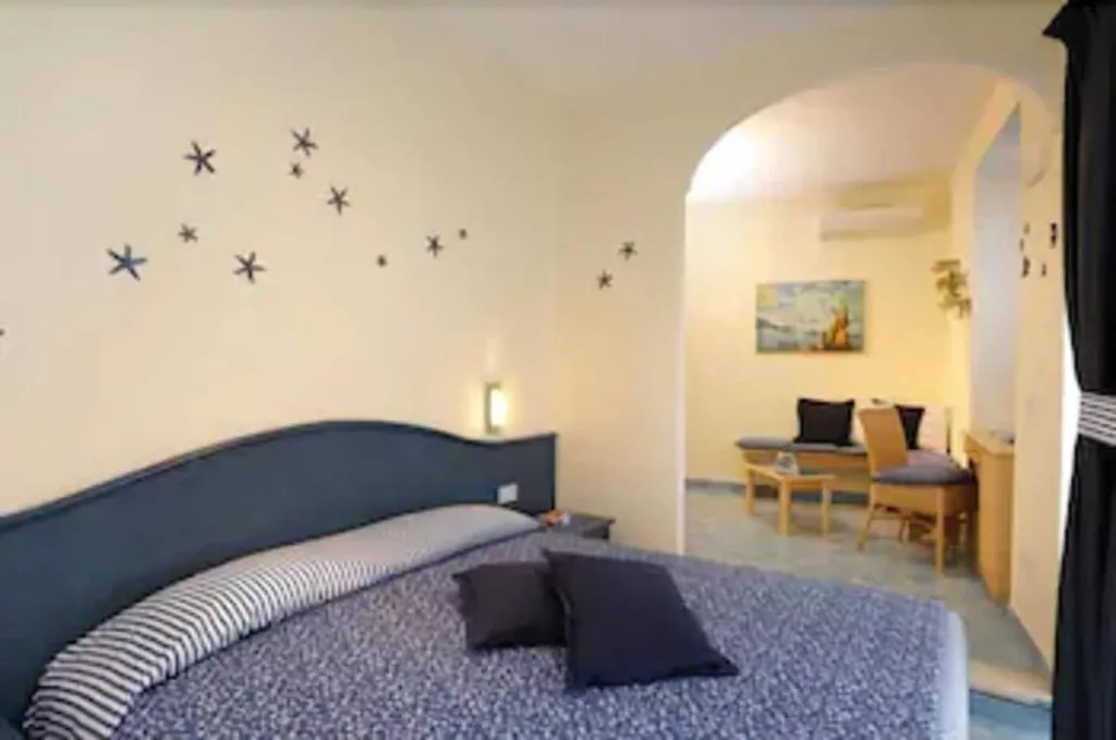 Room, Sharon House, Naples