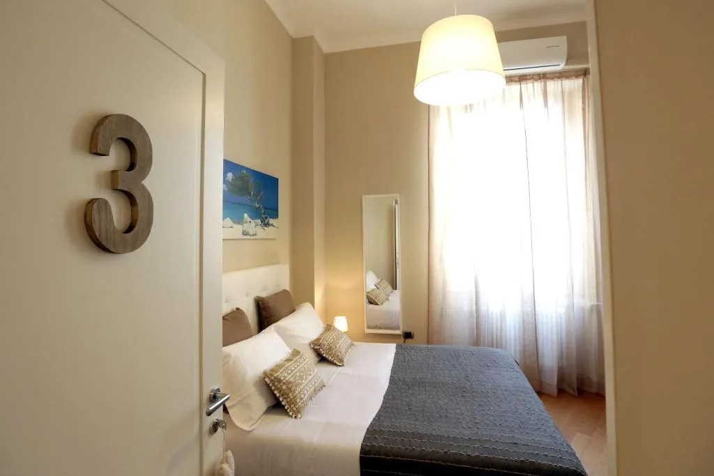 Room, I Viceré B&B Deluxe, Naples