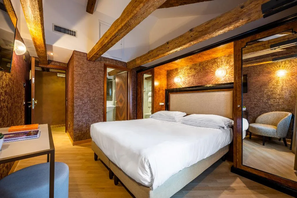 DOUBLE SUPERIOR Room, Paganelli, Venice