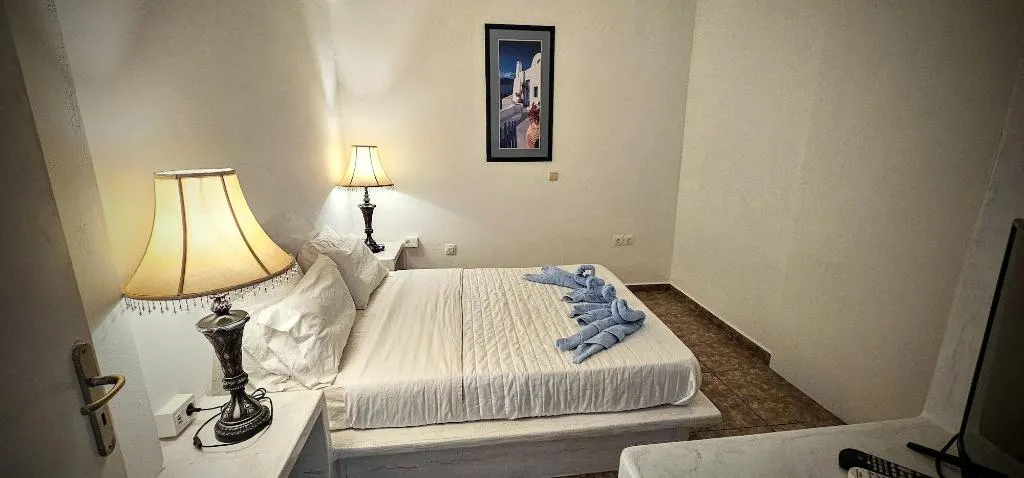 Room, Pleasure Beachside Studios, Santorini