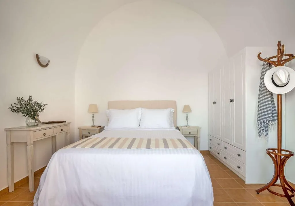 Room, Estate 1896, Santorini