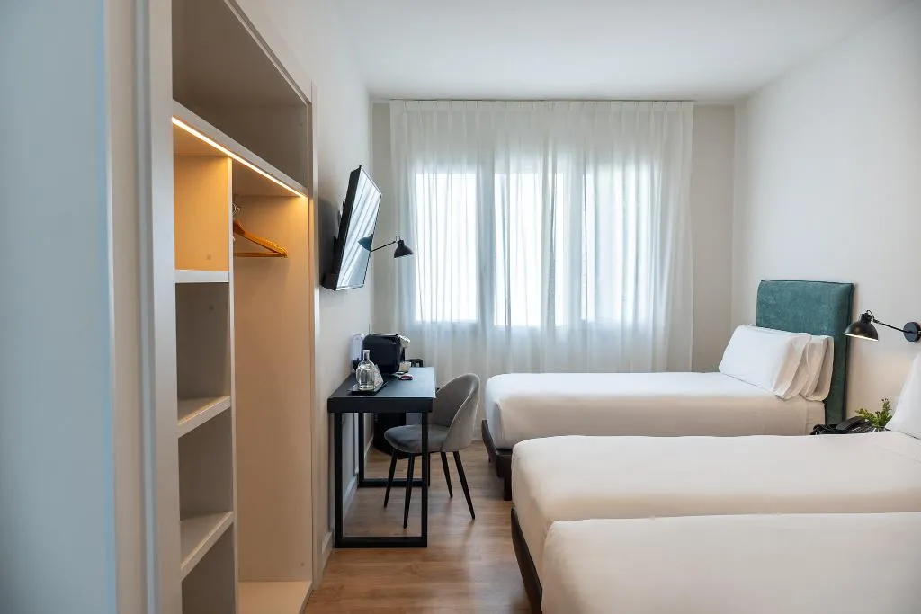 TRIPLE STANDARD Room, Tres Torres Atiram Hotel, Barcelona