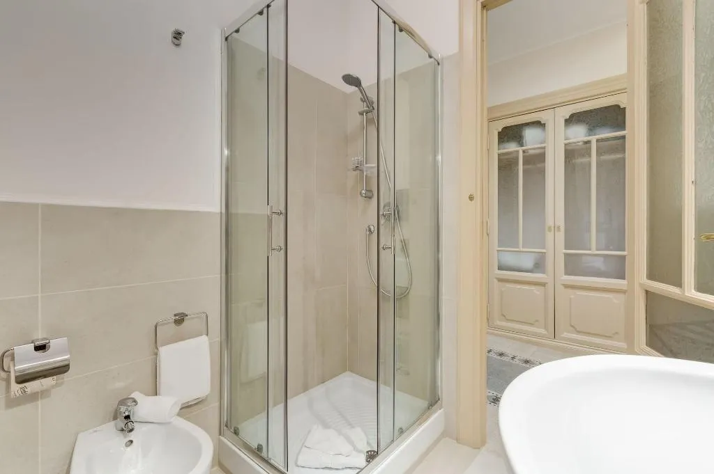 Room, Rome Charming Suites, Naples