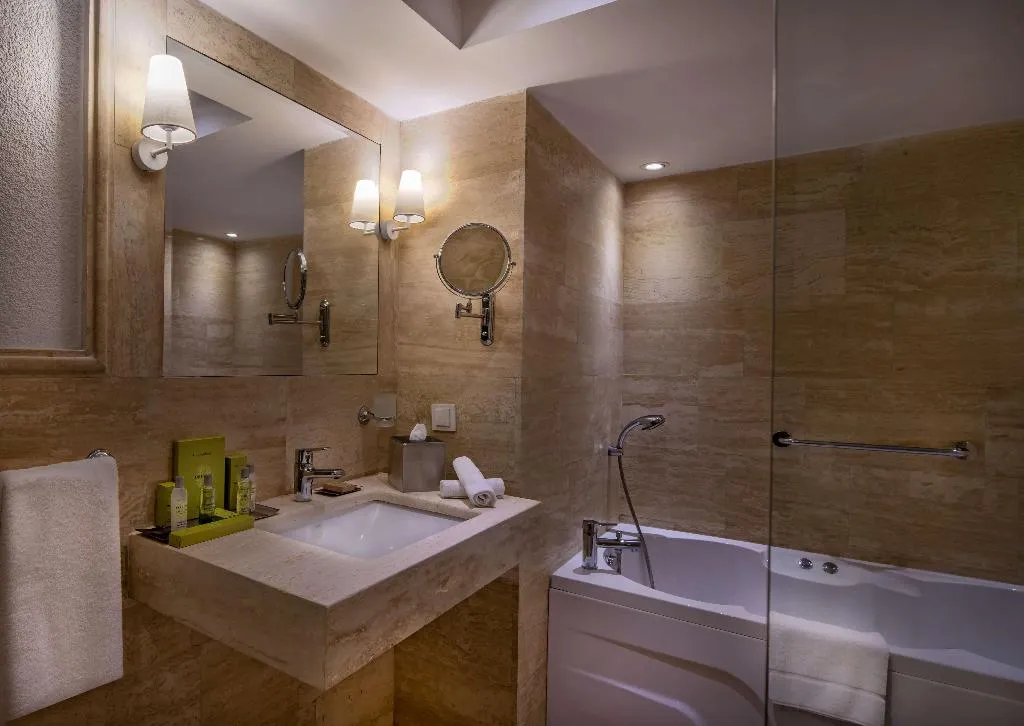 JUNIOR SUITE KING SIZE BED Room, DoubleTree by Hilton Bodrum Marina Vista, Bodrum