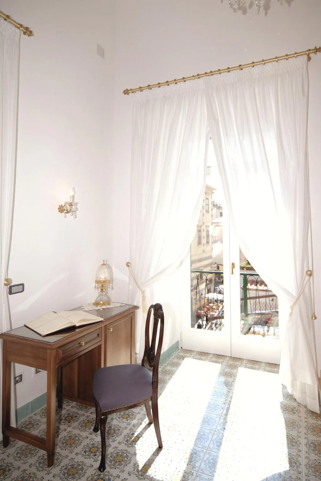 Room, Residenza Luce, Naples