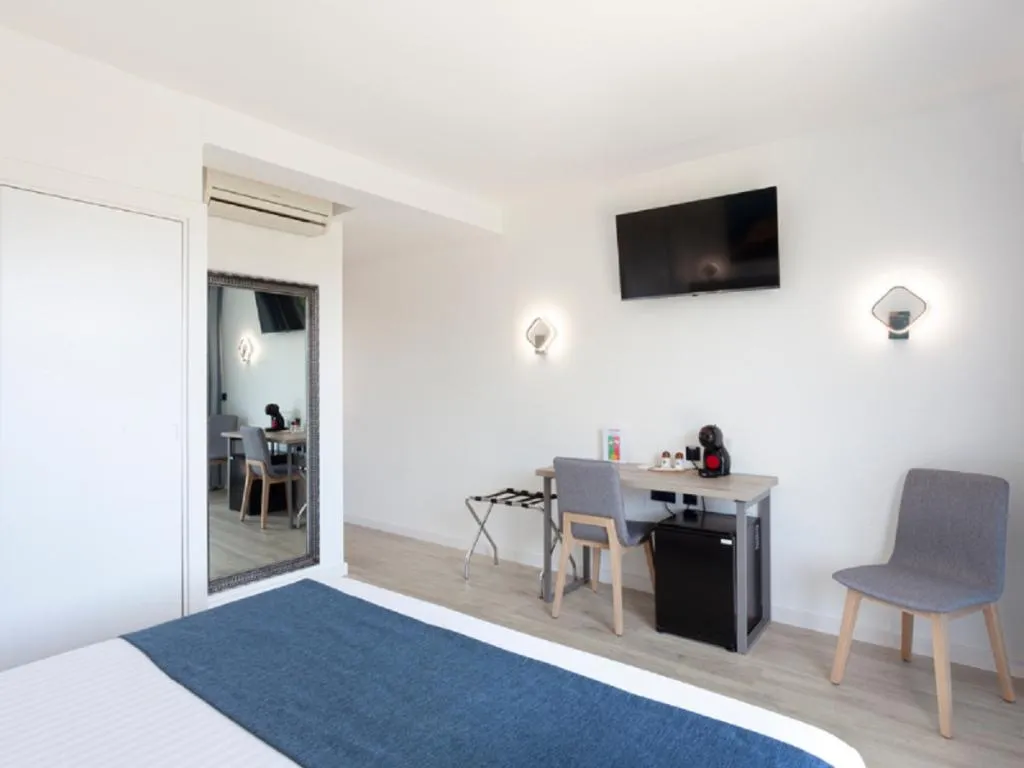Room, Abril, Costa Blanca