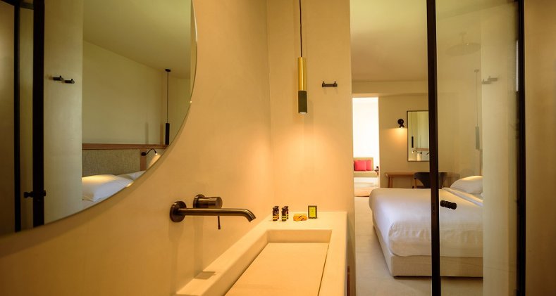 11 11 By Potnia Theron Suites, Santorini