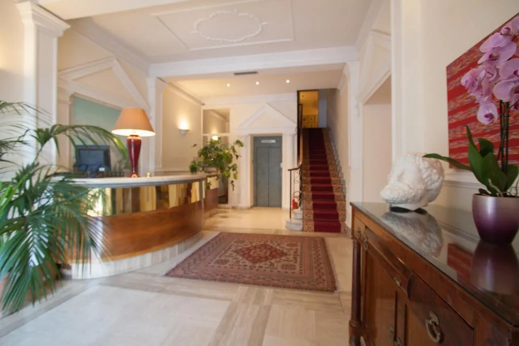 Lobby, Laurentia, Rome