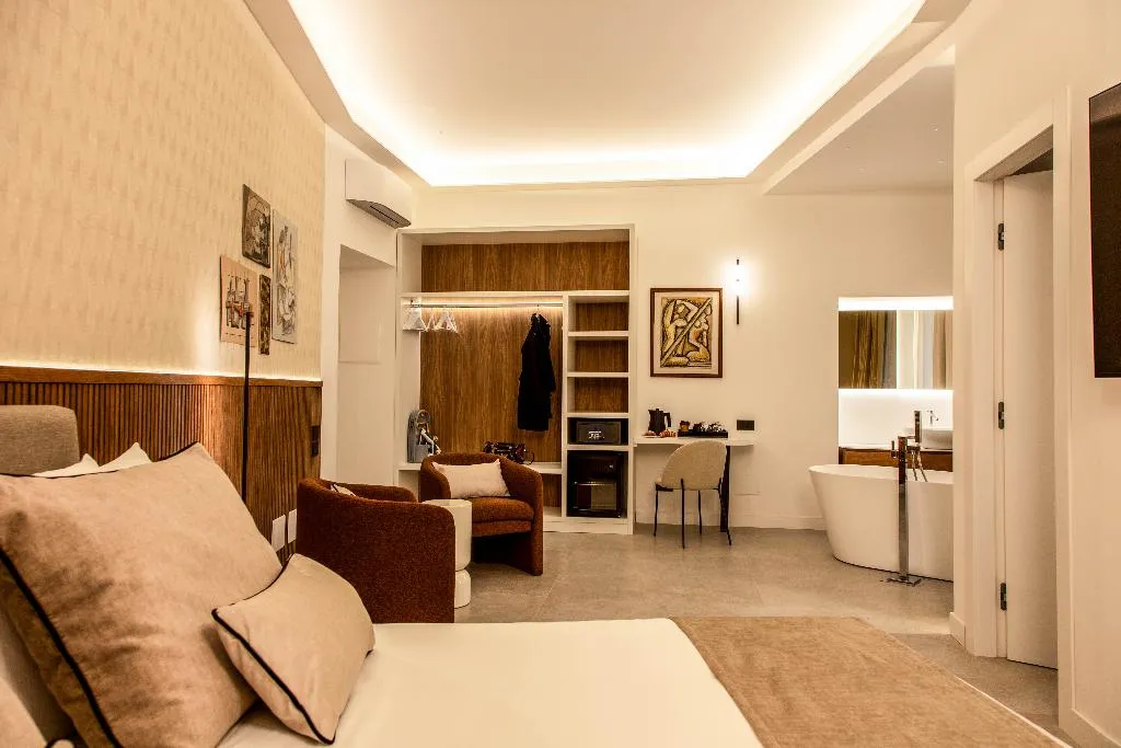 JUNIOR SUITE QUEEN SIZE BED Room, Mamalu - Corso Umberto 35, Naples