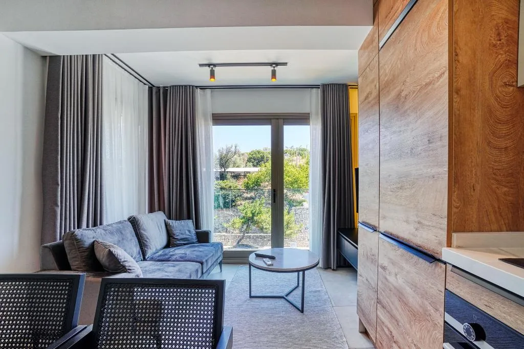 Room THREE BEDS Room, Ayayorgi̇ Homes & Hotels, Izmir