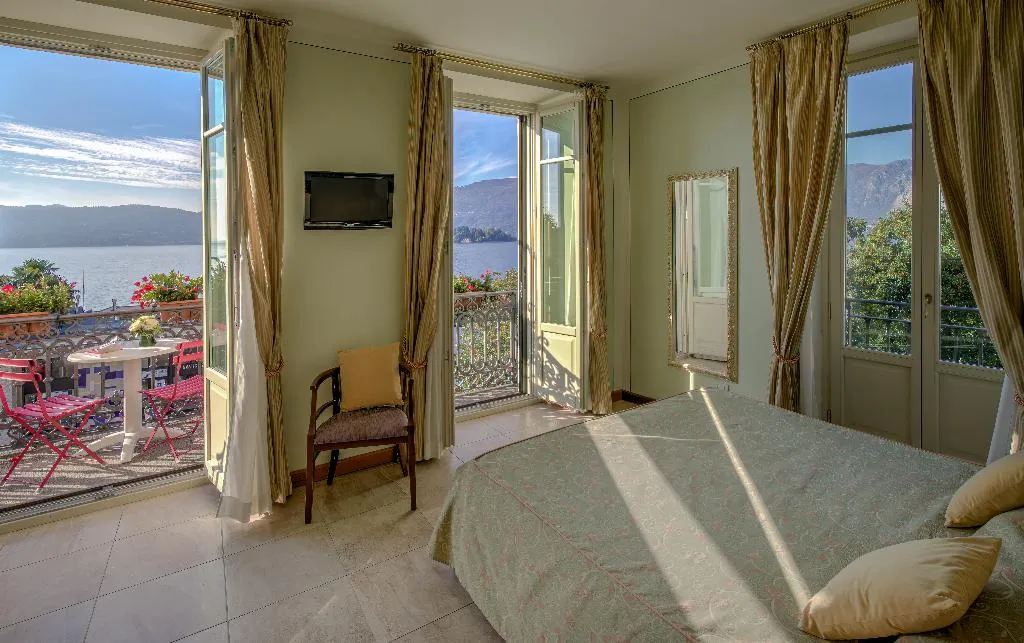 TRIPLE DELUXE LAKE VIEW Room, LVG Hotel Collection - Belvedere San Gottardo, Milan