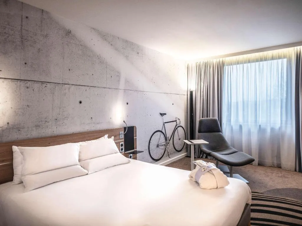 DOUBLE QUEEN SIZE BED Room, Novotel Krakow Centrum, Krakow