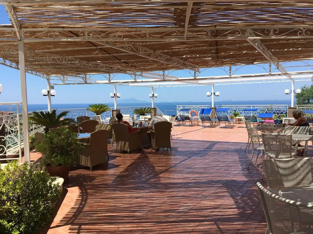 Terrace, Dania, Naples