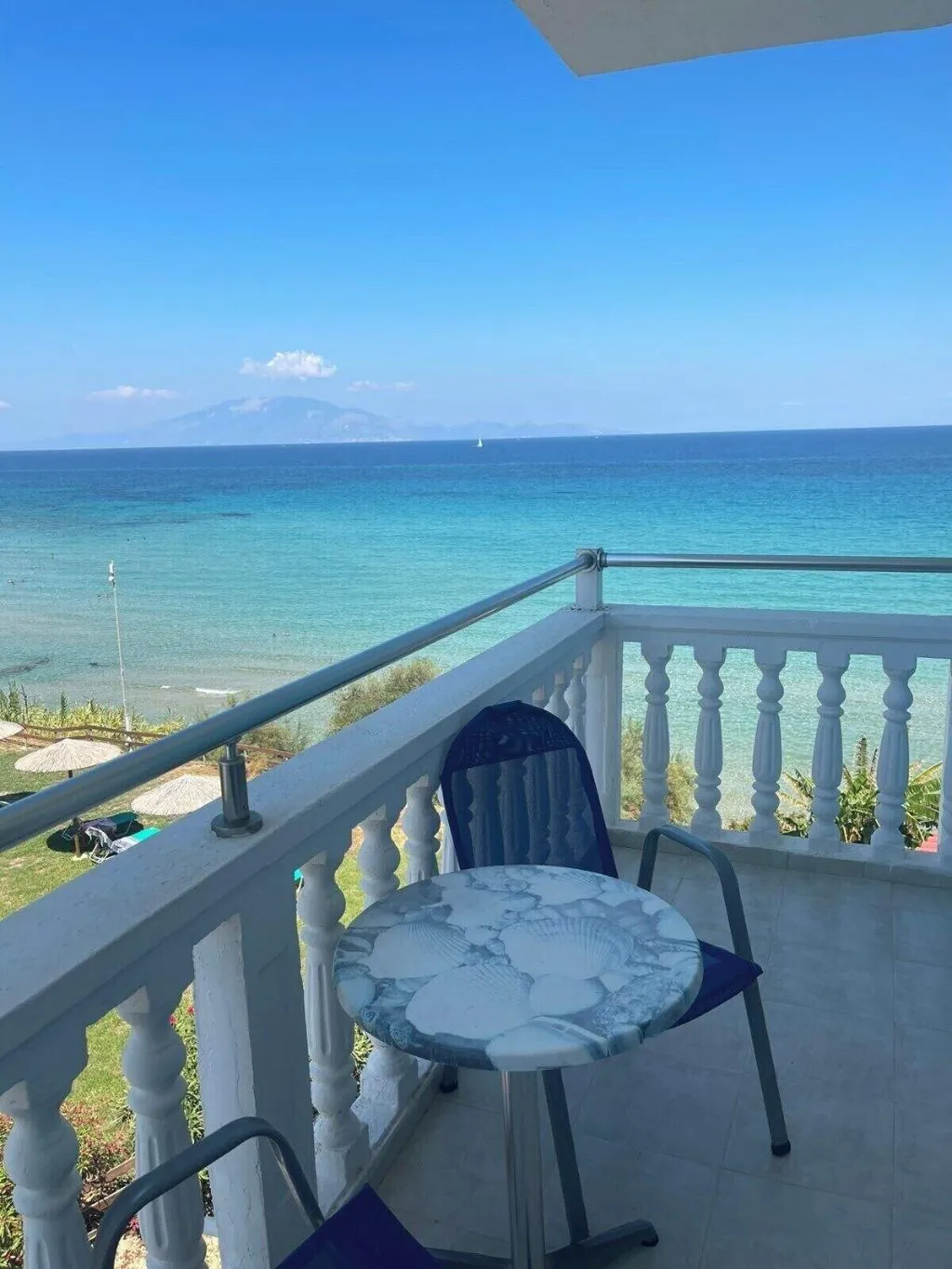 Room, Clear Horizon, Zante