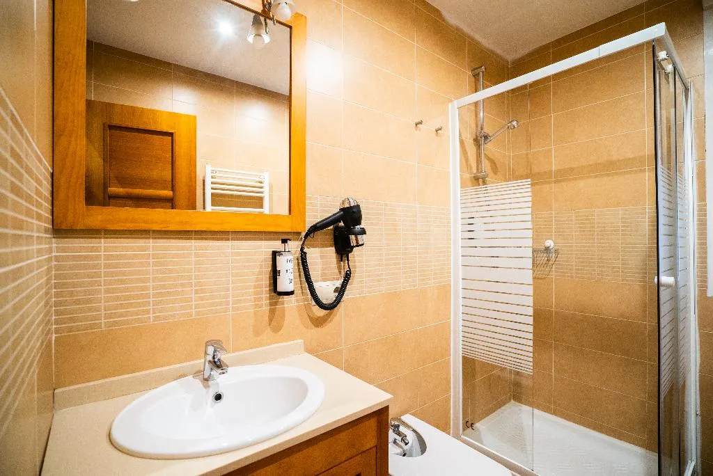 APARTMENT FOUR BEDROOMS TWO BATHROOMS Room, Smartr Madrid Atocha, Madrid