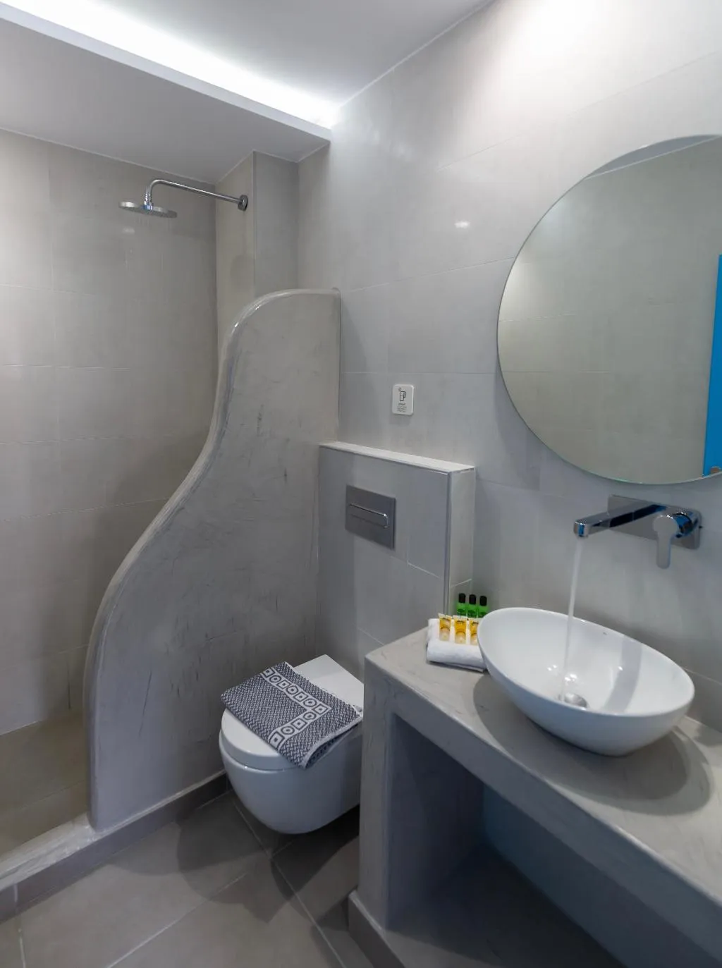 TRIPLE SUPERIOR Room, Perissa Bay, Santorini
