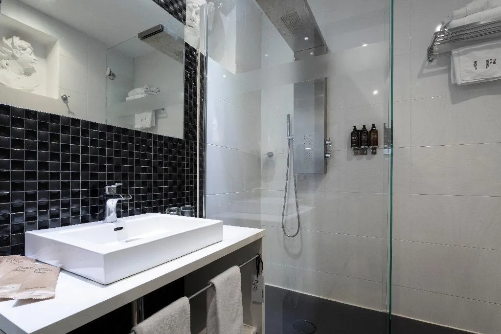 DOUBLE CAPACITY 4 ONE BEDROOM Room, Petit Palace Lealtad Plaza, Madrid
