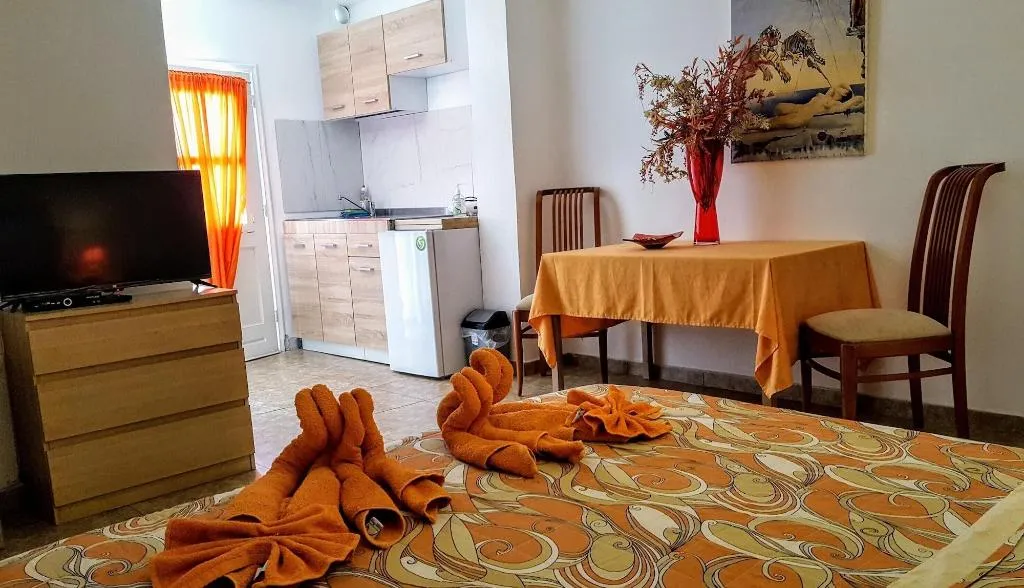 Room, Pleasure Beachside Studios, Santorini