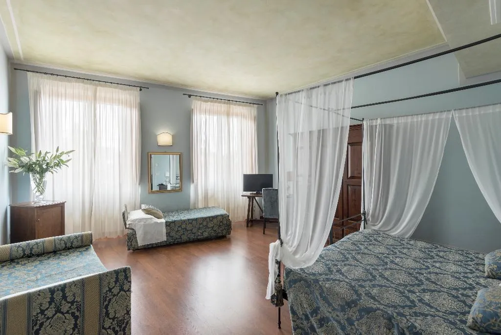 QUADRUPLE CLASSIC Room, Palazzo Dal Borgo, Florence