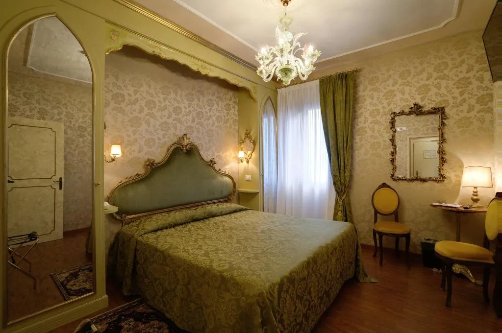 DOUBLE CLASSIC QUEEN BED Room, Bel Sito e Berlino, Venice
