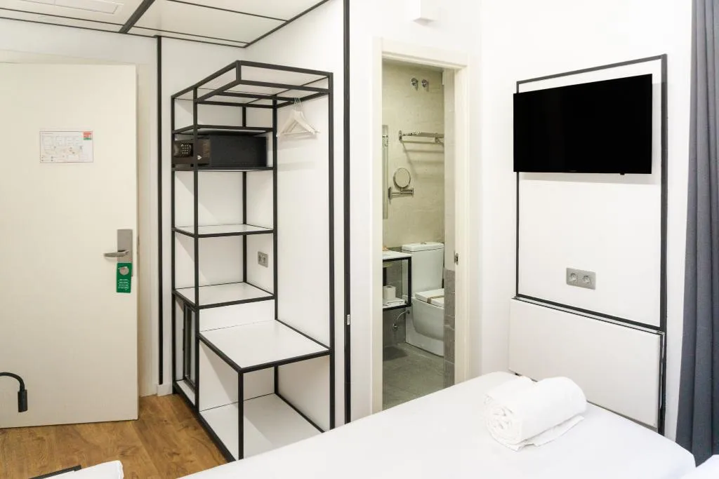TWIN TWO BEDS Room, Fontanella Green House, Barcelona