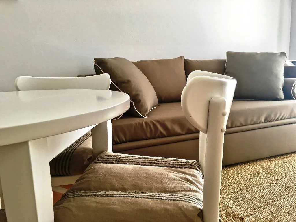 Room, Desmais, Menorca