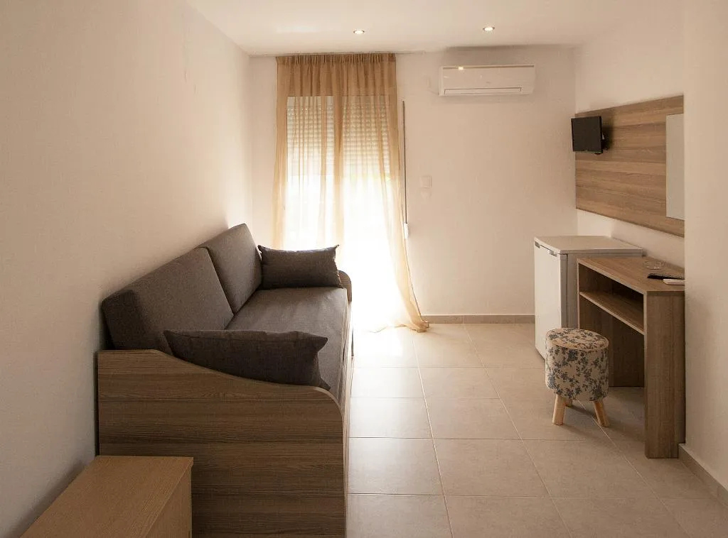 Room CAPACITY 6 Room, Pension Avocado, Skiathos