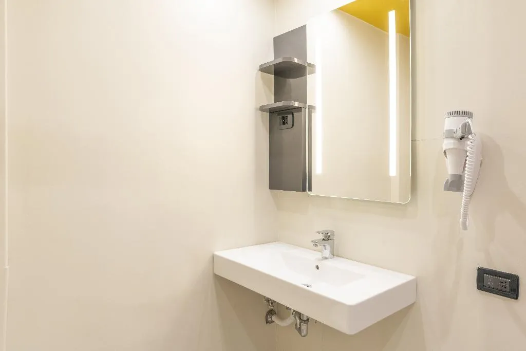 DOUBLE SINGLE USE STANDARD Room, B&B Hotel Roma Tuscolana San Giovanni, Naples