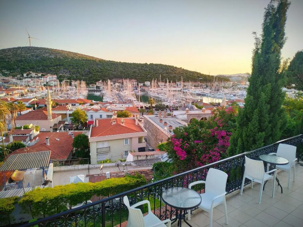 Terrace, Yalcin Hotel, Izmir