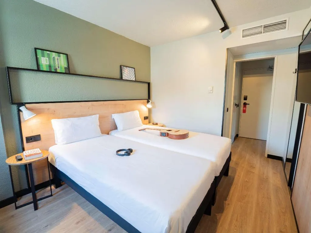 TWIN SUPERIOR Room, Ibis Guimaraes, Porto
