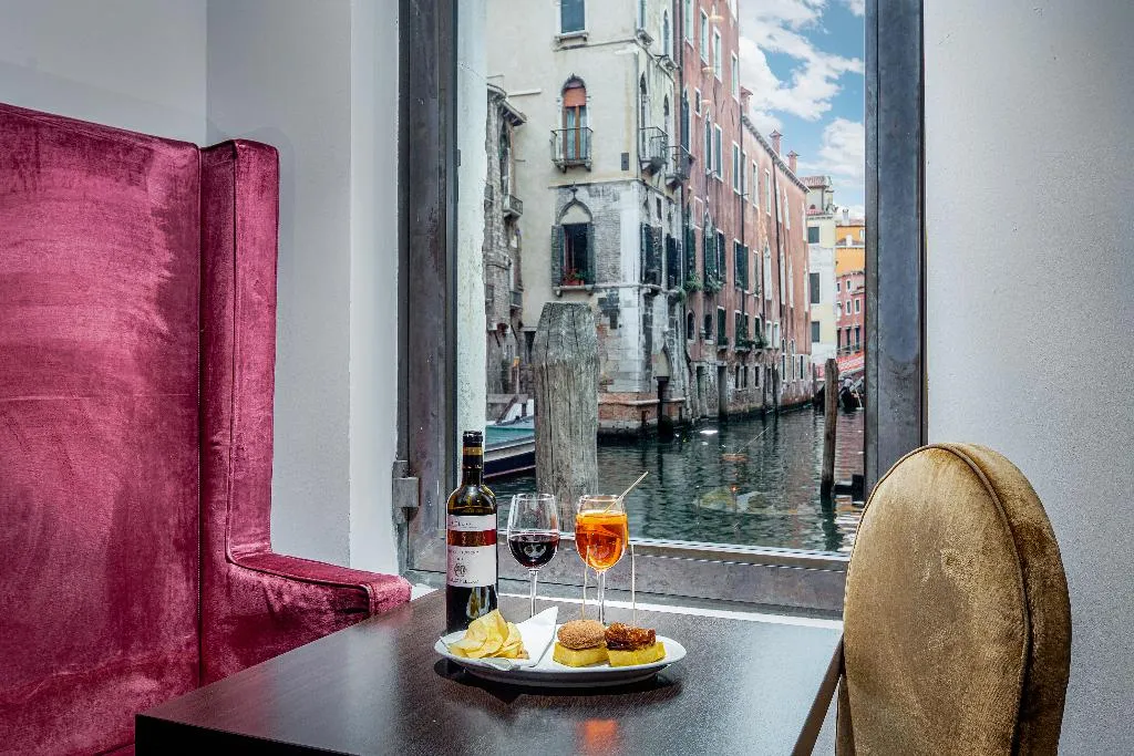 Bar, All'Angelo Art Hotel, Venice