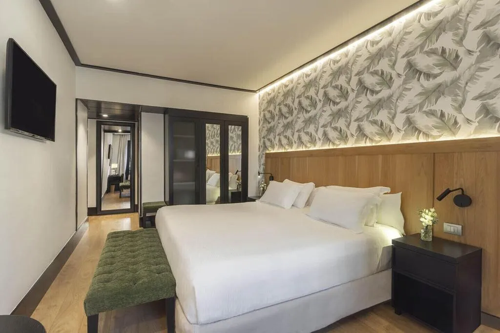 DOUBLE CITY VIEW KING BED Room, H10 Puerta de Alcala 4* Sup., Madrid