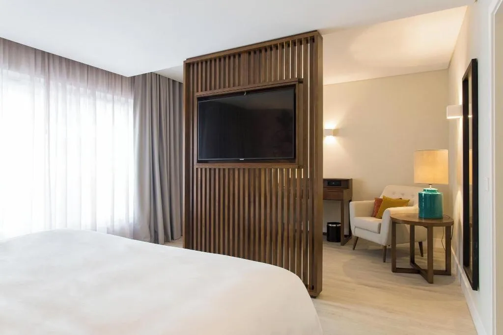 DOUBLE QUEEN SIZE BED Room, Four Points By Sheraton Sesimbra, Lisbon